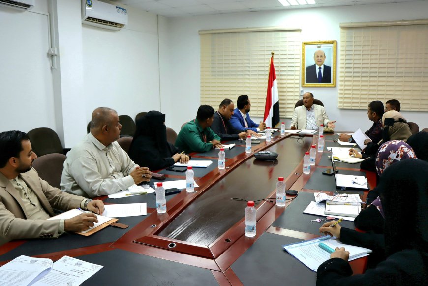 اجتماع برئاسة نائب وزير الصناعة يناقش تشجيع الاستثمار في صناعة الأدوية وتوطين الصناعة الدوائية