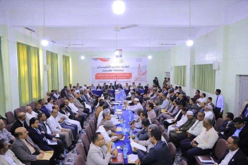 حضرموت تعلن موافقتها بتوريد الموارد المحلية إلى البنك المركزي بعدن وتطالب الحكومة بالوفاء بالتزاماتها