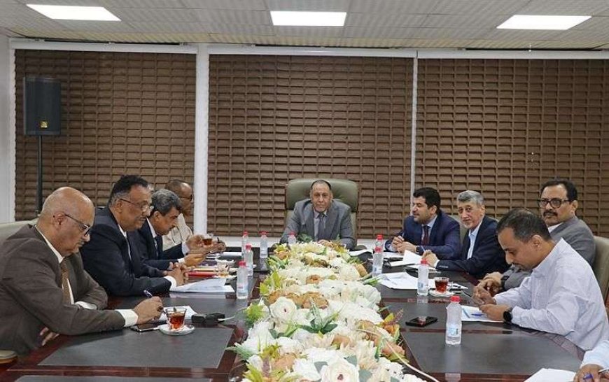 اللجنة الوطنية لتنظيم وتمويل الواردات تناقش مستوى تنفيذ الآلية التنظيمية وتؤكد الالتزام بإجراءات ضبط السوق