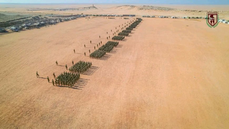 برعاية المحافظ بن الوزير.. قوات دفاع شبوة تحتفل بتخريج اللواء الثامن واستعراض جاهزيته القتالية