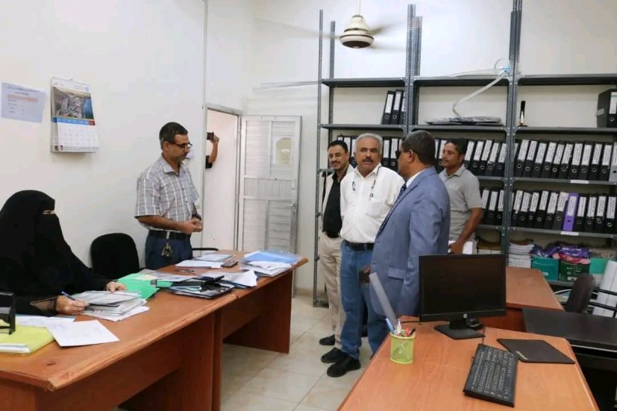 المحولي يطلع على سير العمل بمكتب التعليم الفني بالعاصمة عدن