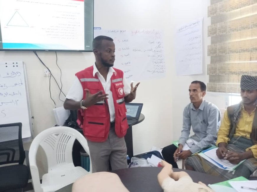 الهلال الأحمر اليمني فرع أبين يقيم دورة تدريبية في الإسعافات الأولية