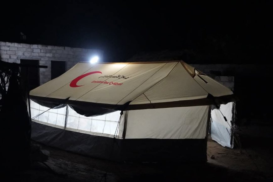 تعز.. خلية الأعمال الإنسانية تقدم مساعدات عاجلة لعائلة نازحة بعد حريق منزلها