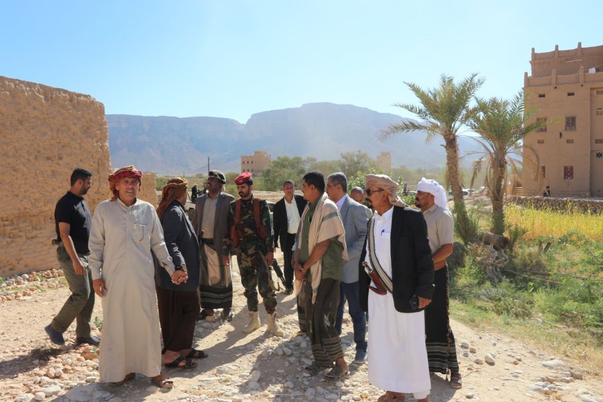 محافظ حضرموت الشيخ مبخوت مبارك بن ماضي يزور مصنعة “العدنة” في صوء بلاد آل طويل بمديرية رخية