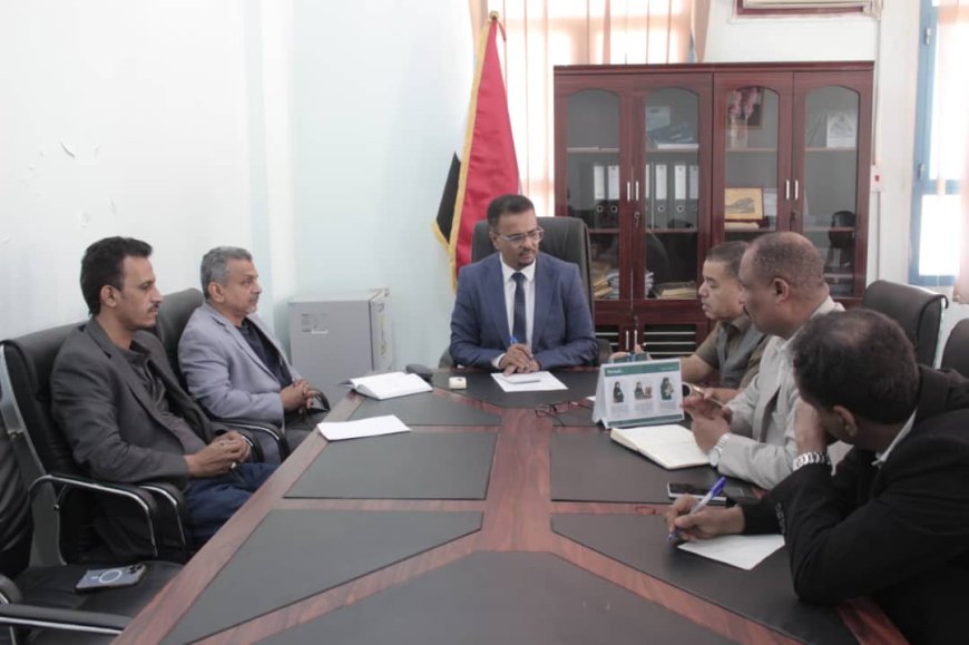 الأمين العام لمحلي حضرموت يبحث مع مؤسسة يمان ترتيبات تخرج 36 مستفيدة من مشروع دبلوم قابلة تقني بمديريتي المكلا وسيئون