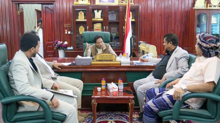 محافظ المهرة يلتقي المدير الجديد لصندوق صيانة الطرق بالمحافظة