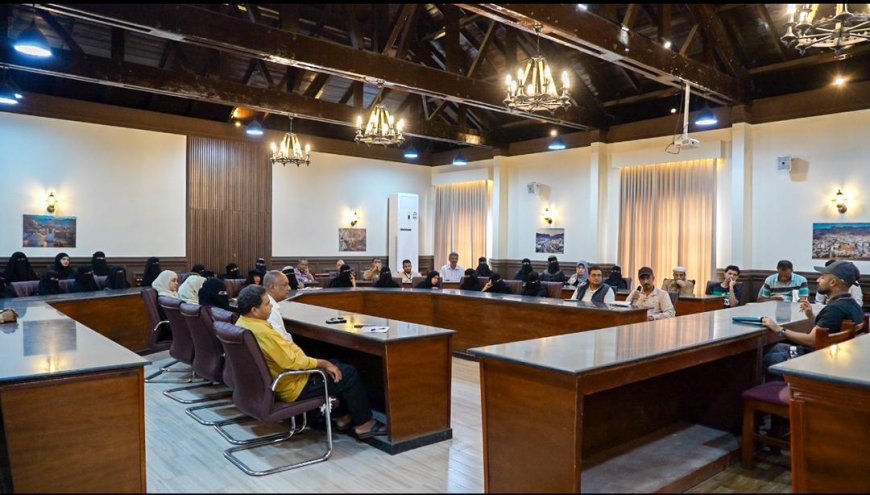 اجتماع لمناقشة خطط العمل ومستوى أداء إدارات المجلس المحلي بمديرية صيرة بعدن