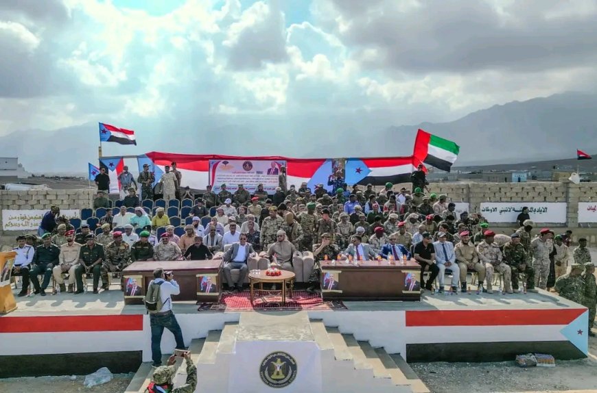 محافظ سقطرى يشهد حفل تخرج منتسبي الشرطة والقوات الخاصة من الدورة التدريبية العسكرية