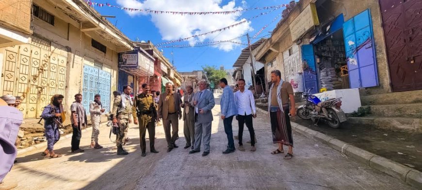 وكيل أول محافظة تعز يتفقد سير العمل في مشروع زفلتة شارع سوق الأحد بمديرية المعافر