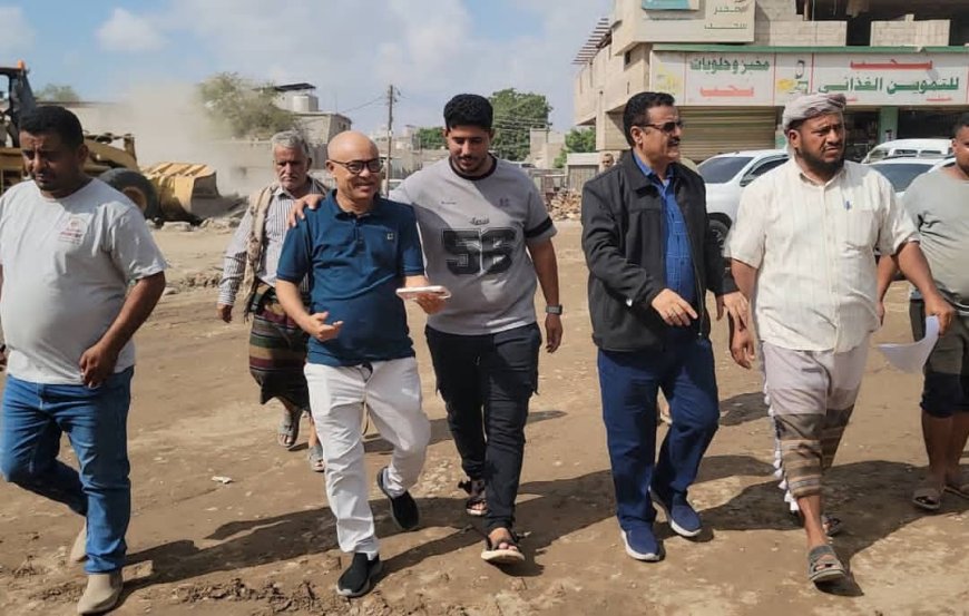 الممول من مؤسسة السعيد للسيراميك..  مدير عام المنصورة يدشن العمل في مشروع إنشاء دوار بئر فضل