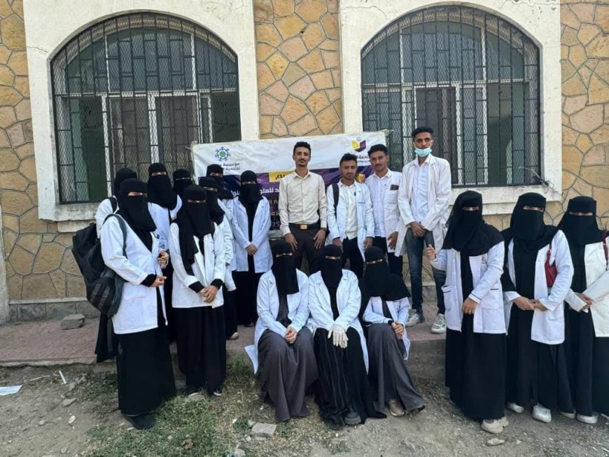 تعز.. طلاب التمريض في الجند ينفذون مبادرة إنسانية لصالح مرضى مستشفى الأمراض النفسية