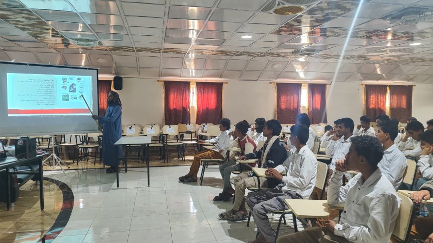 مركز نور العلم للتدريب والتأهيل بيافع رصد يدشّن برامجه التدريبية ويبدأ بطلاب مدرسة الحكمي في أساسيات الحاسوب