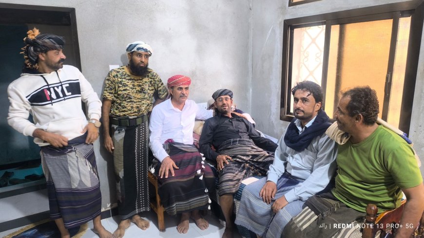 نائب رئيس تنفيذية انتقالي أبين يطمئن على صحة عضو مجلس المستشارين السنيدي ومدير المصائد السمكية حمامة