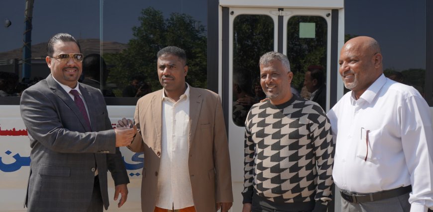 المؤسسة الاقتصادية اليمنية تسلّم نادي تضامن حضرموت باصاً حديثاً لدعم أنشطته الرياضية