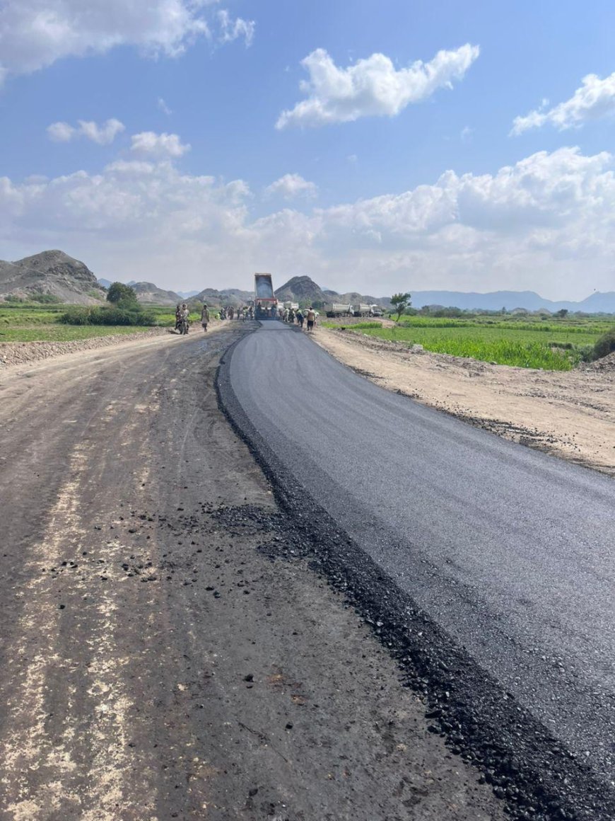 بدء أعمال سفلتة طريق الحصن – سد حسان باستخدام أول خلاطة أسفلتية بمنظومة الفلر صديقة للبيئة