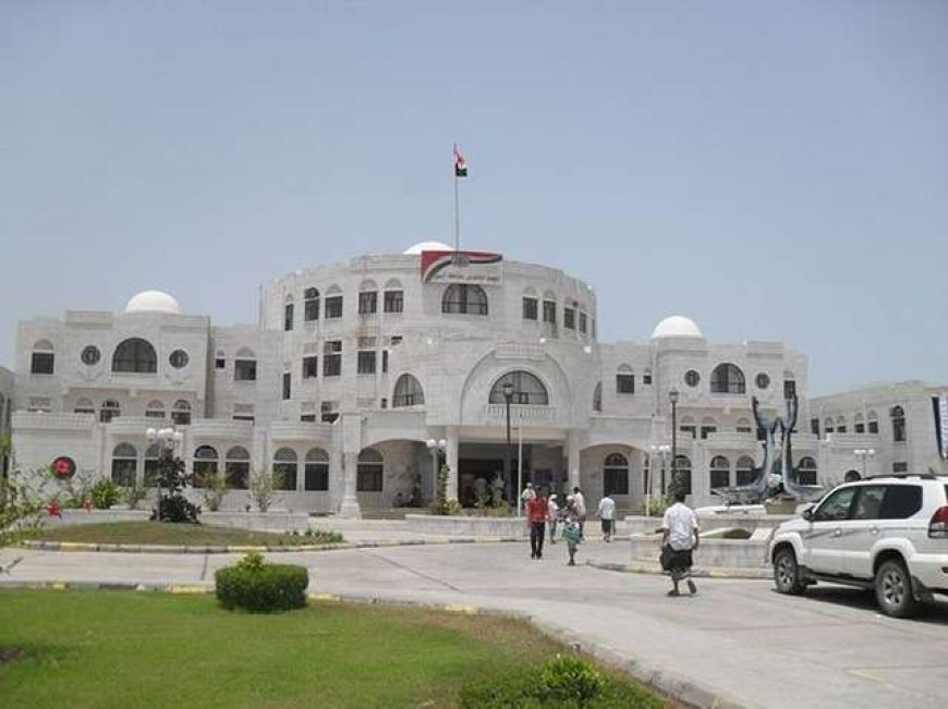 أبين.. تحقيقات موسّعة بعد العثور على رفات جثة مجهولة على خط أبين–عدن