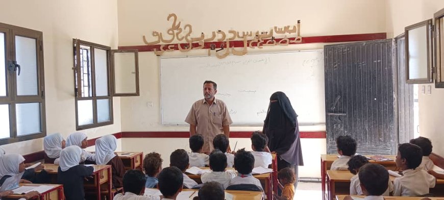 مدير تربية المحفد يتفقد سير العملية التعليمية في مدرستي العاصفة وفرع الجرة