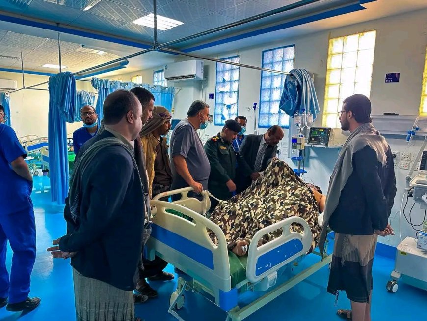 مدير عام شرطة شبوة يطمئن على صحة جريح الهجوم الإرهابي في منطقة المصينعة