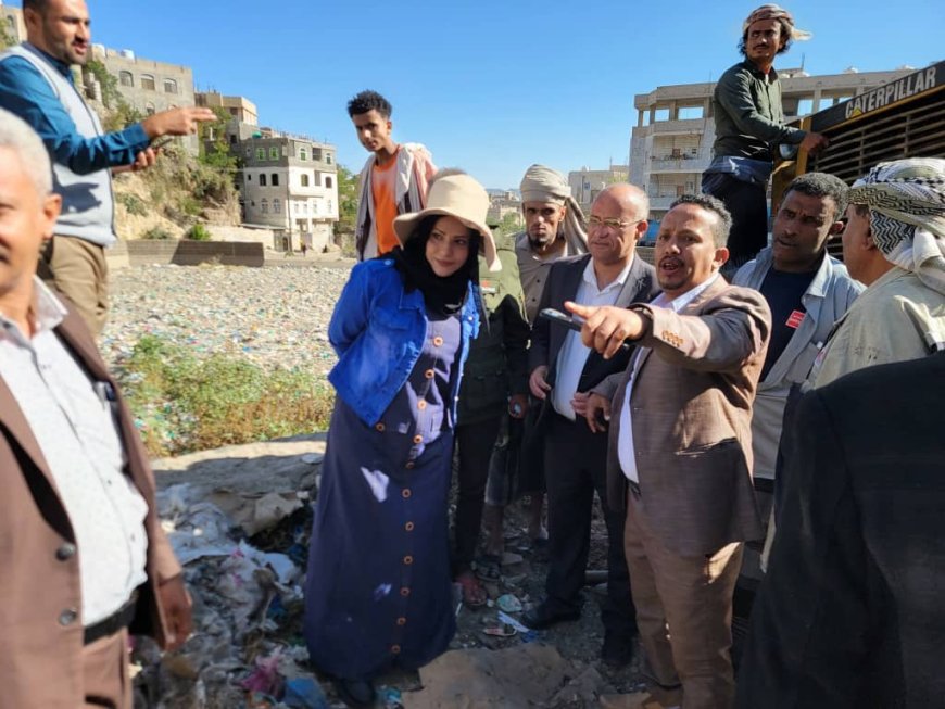 وكيل محافظة تعز يدشن تنظيف سد صينة من مخلفات السيول