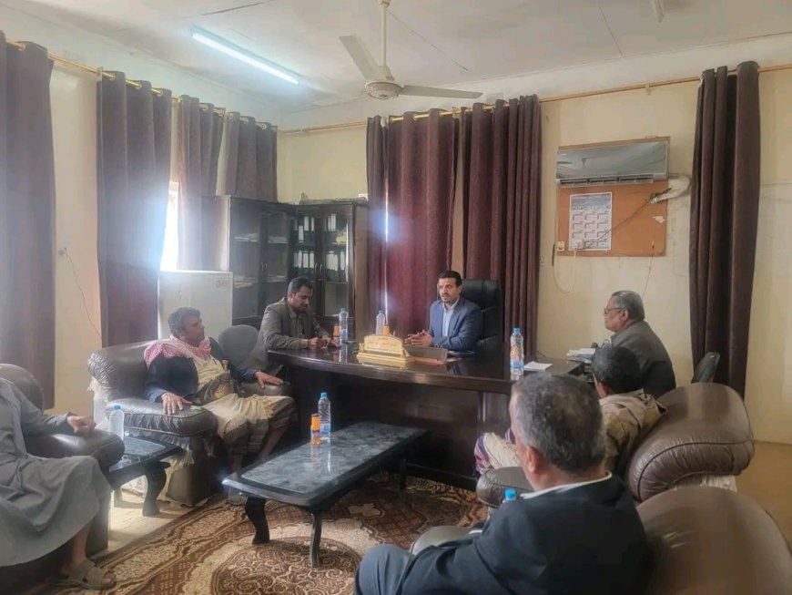 الوكيل النسي يتفقد سير العمل بمكتب الأشغال العامة والطرق بالمحافظة ويشيد بدعم المحافظ بن الوزير للمشاريع التنموية