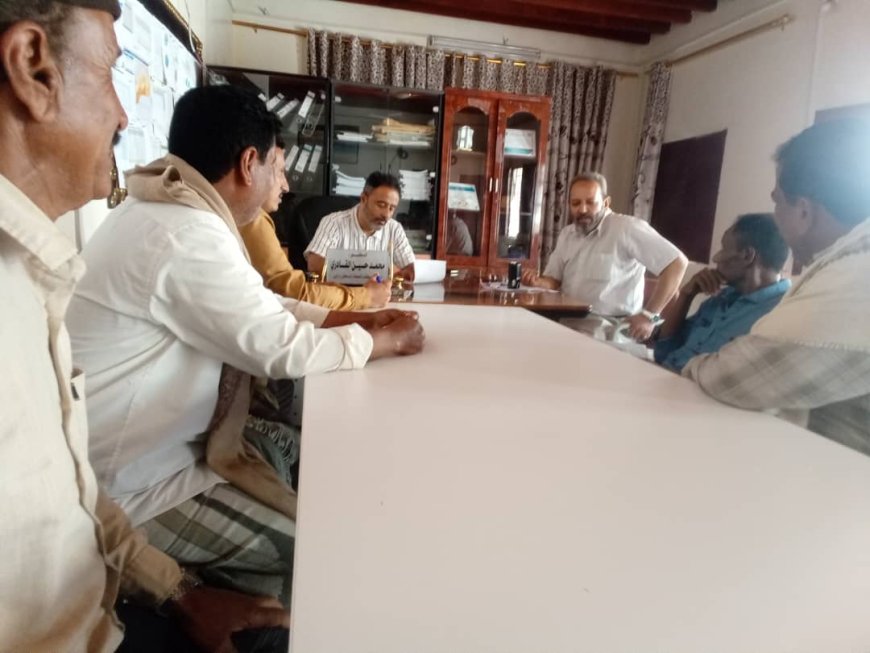 رئيس انتقالي أبين يطّلع على الأوضاع والاحتياجات الصحية بالمحافظة خلال زيارة لمكتب الصحة العامة