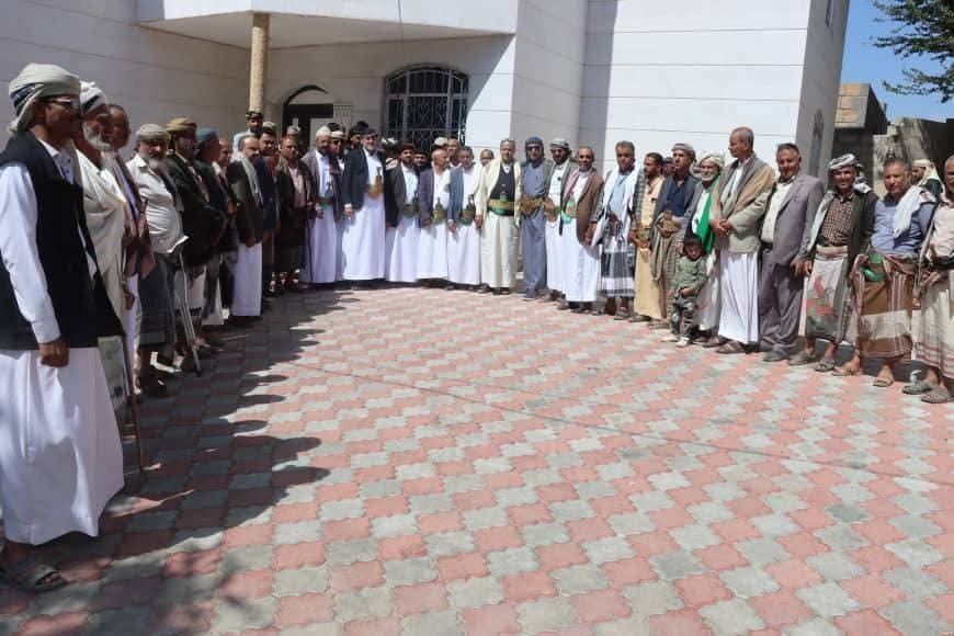 محافظ تعز يلتقي القيادات السياسية والوجاهات الاجتماعية والثقافية للإطمئنان على صحته