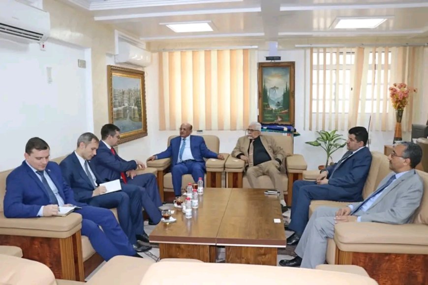 أثناء استقباله سفير روسيا الإتحادية.. محافظ البنك المركزي يناقش وسائل تعزيز التواصل بين المؤسستين النقديتين اليمنية والروسية