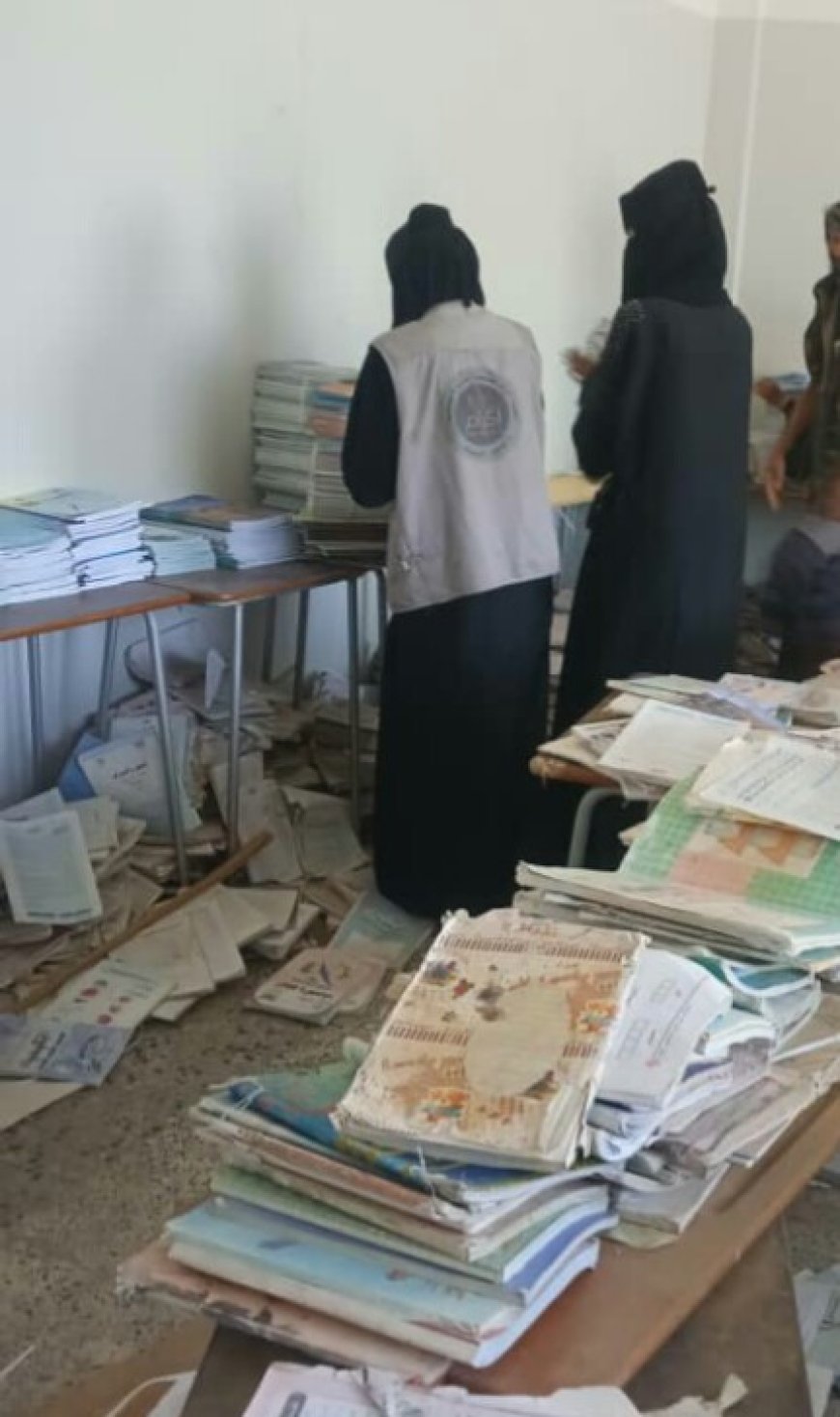 جمعية إكرام الخيرية تنفّذ مبادرة لترتيب الكتب المدرسية في مدرسة هائل سعيد بالكود