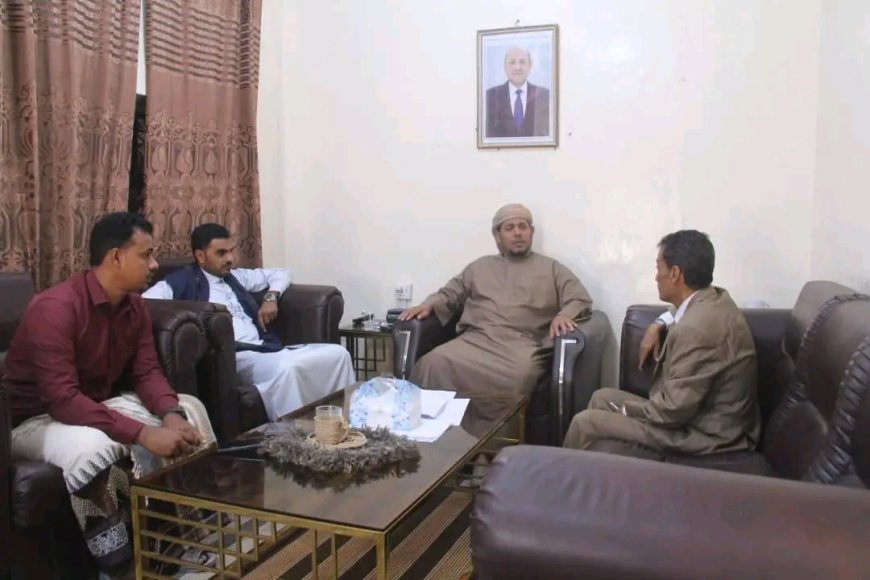 محافظ سقطرى يلتقي مدير فرع بنك التسليف التعاوني الزراعي ويؤكد أهمية تطوير الخدمات المصرفية في المحافظة