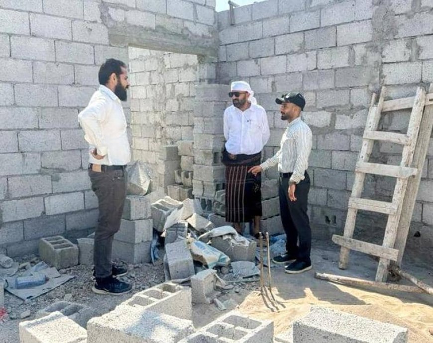 المحضار وبن جرادي يتفقدان سير أعمال مشروع بناء وتأثيث الدور الثالث بمبنى السلطة المحلية بصيرة