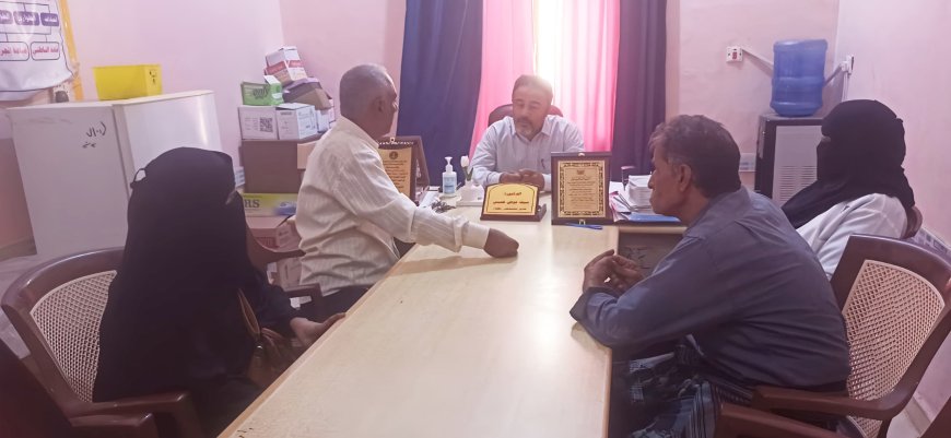رئيس انتقالي أبين يزور مكتب الصحة بمديرية زنجبار