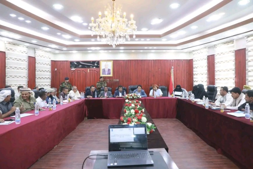 محافظ المهرة بن ياسر يترأس اجتماعًا مشتركًا لإعداد الخطة الاقتصادية الشاملة للمحافظة