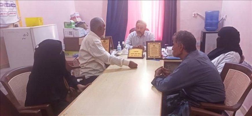 رئيس تنفيذية انتقالي أبين يزور مكتب الصحة بزنجبار ومركز العزل الصحي ومصنع الأكسجين بالمديرية