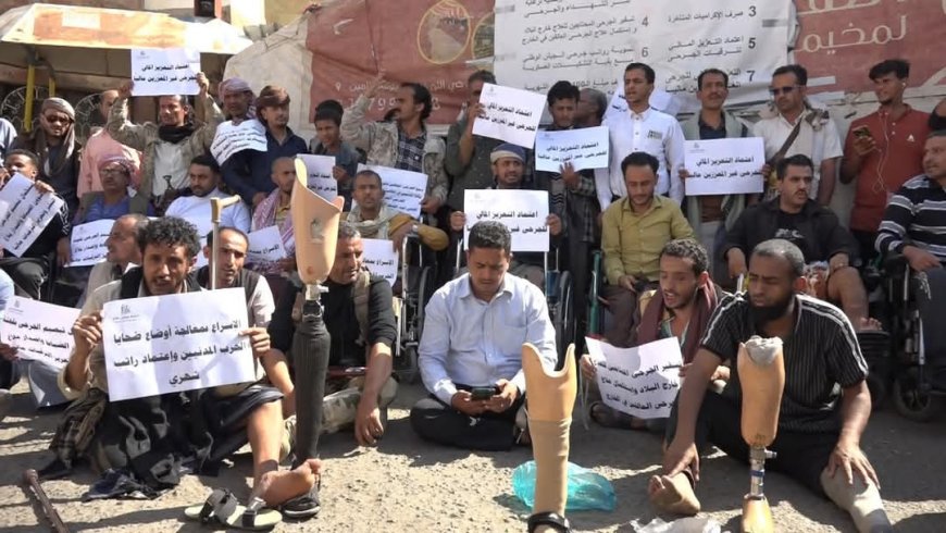 تعز.جرحى الجيش ينفذون وقفة احتجاجية حاشدة داخل مخيم اعتصامهم في خطوة تصعيدية جديدة