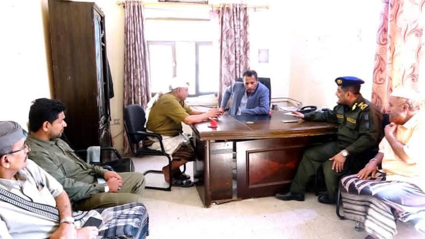 محافظ أبين يزورادارة الاحول المدنية يناقش مع مدير المصلحة تفعيل مختلف انشطة فرع مصلحة الأحوال بالمحافظة