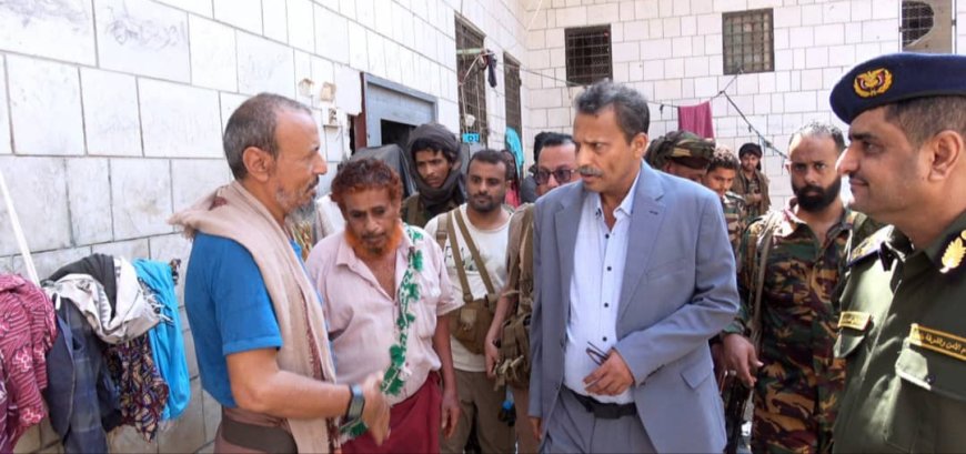 محافظ أبين  يناقش مع مدير أمن المحافظة احتياجات السجن المركزي بزنجبار