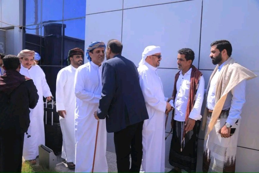 تزامناً مع احتفالات نوفمبر... وصول بن عفرار وباكريت إلى المهرة للمشاركة في فعاليات الذكرى الـ58 للاستقلال