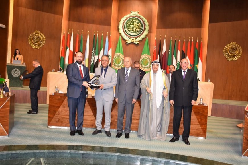 جامعة الدول العربية تكرم المستشار بليغ المخلافي.