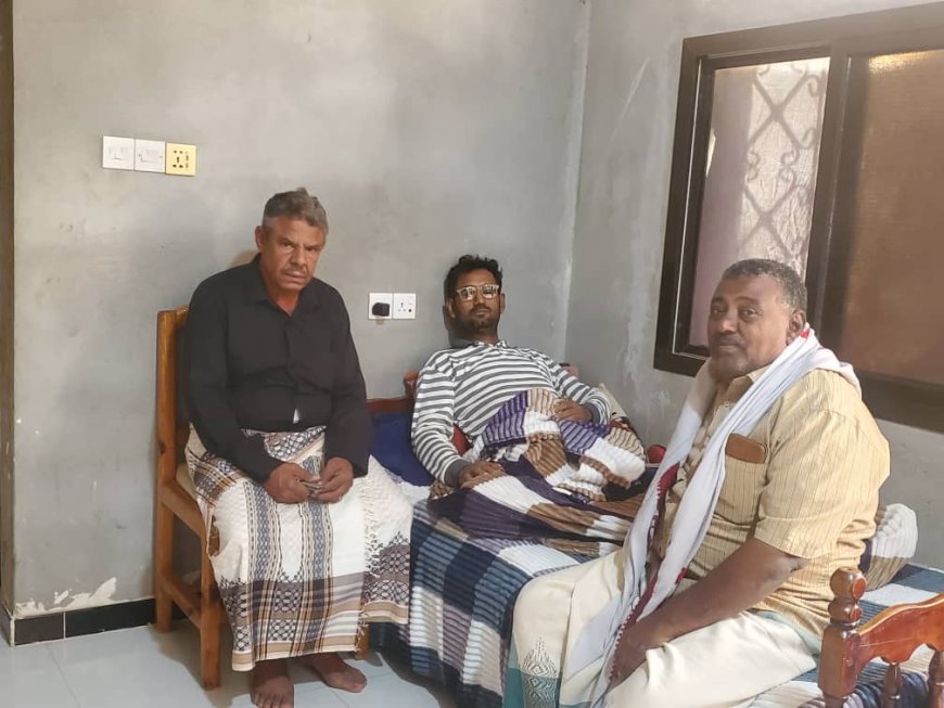 رئيس انتقالي خنفر يزور الإعلامي السنيدي ويطمئن على صحته في منزله بباتيس بأبين