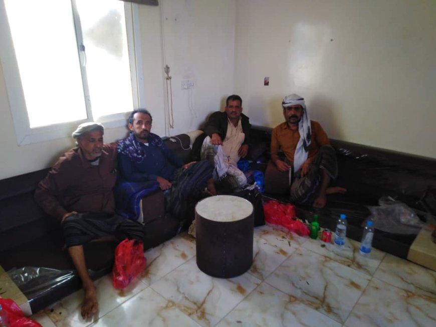 رئيس الدائرة السياسية للمقاومة الجنوبية بميفعة شبوة يلتقي قيادات اللواء الخامس مشاة بمعسكر الخرمة بالمديرية