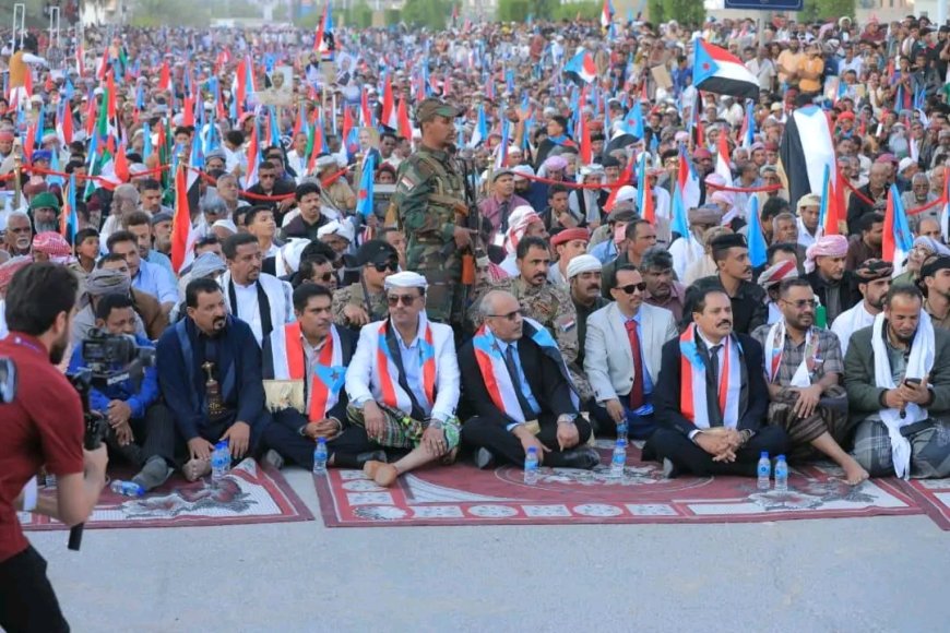 في مليونية 30 نوفمبر.. الحشود الجماهيرية في سيئون توكد تمسكها بخيار تحرير وادي حضرموت على طريق استعادة دولة الجنوب العربي(بيان)