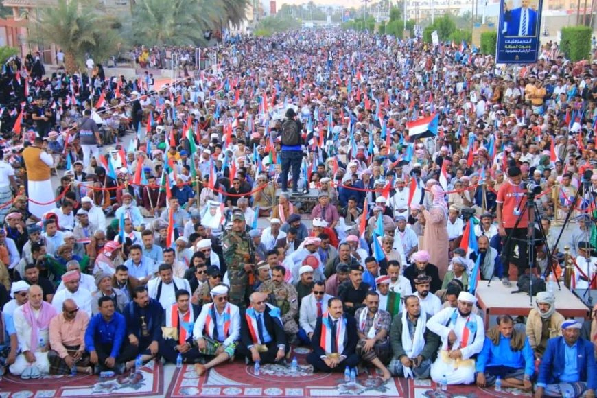 بدعوة من المجلس الانتقالي.. أبناء حضرموت يحتشدون في مليونية الذكرى الـ58 لعيد الاستقلال الجنوبي في مدينة سيئون (صور) 