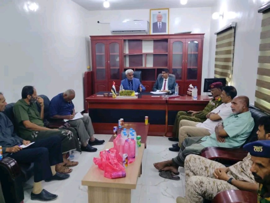 مدير عام جمرك شحن يناقش مع الجهات الأمنية آلية ضبط تهريب العملة ومكافحة غسيل الأموال