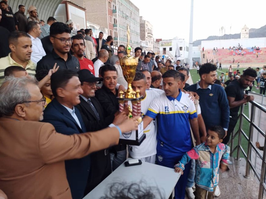 بركلات الترجيح.. نادي الطيران يتفوق على منتخب عدن المرصع بالنجوم في لقاء الإشهار الرسمي