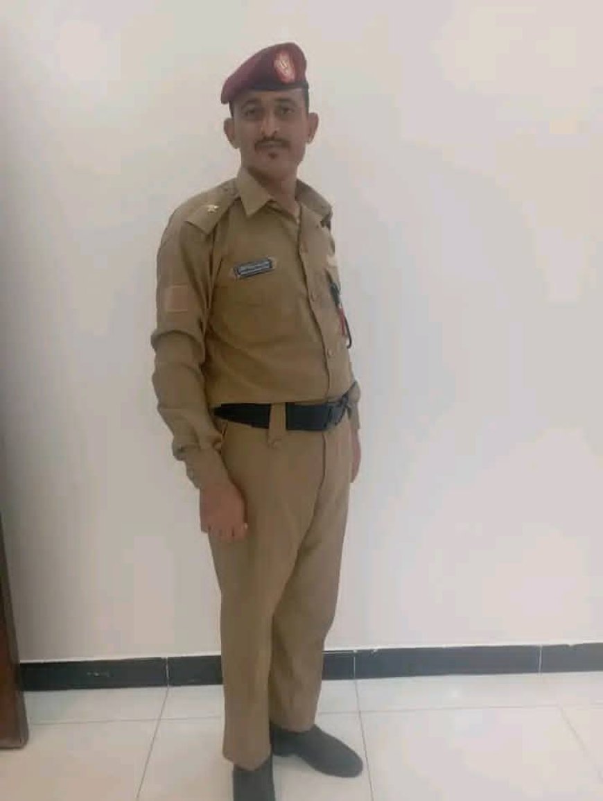 قائد الحزام الأمني بيافع القارة يهنئ مختار امشعث بمناسبة تخرجه من الكلية الحربية