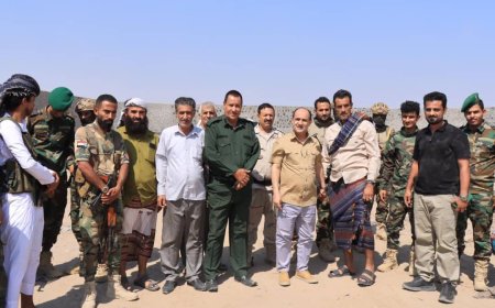 العميد جلال الربيعي والأستاذ عبود ناجي يتفقدون مشروع بناء سور حجري لمبنى قوات القطاع السادس حزام أمني بمديرية دارسعد