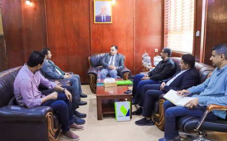 الوزير السقطري يلتقي فريق مؤسسة صلة للتنمية