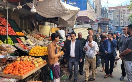 تعز.المشمر يوجه بتجهيز مواقع بديلة للبسطات العشوائية وتحسين مثلث مدخل شارع المسبح