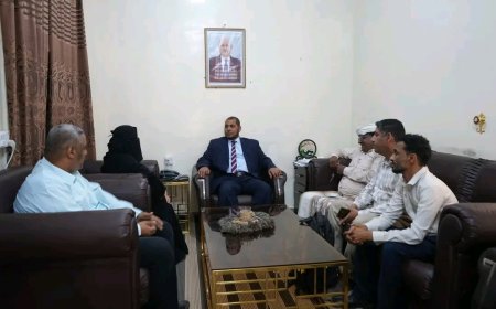محافظ سقطرى يناقش مع وفد البنك الأهلي اليمني تعزيز مهام فرع البنك ودوره الرقابي بالمحافظة