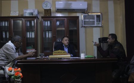 اجتماع هام لأمين عام المجلس المحلي في أبين يناقش معوقات إعادة تأهيل البنية التحتية للطرقات في خنفر ويوجه بدعم نادي خنفر